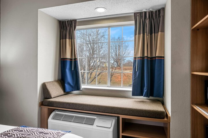 Room 17 of 47