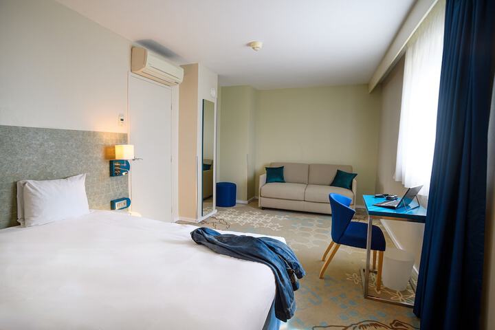 Room 15 of 182