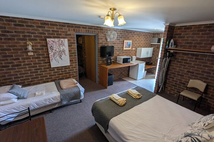 Room 8 of 28