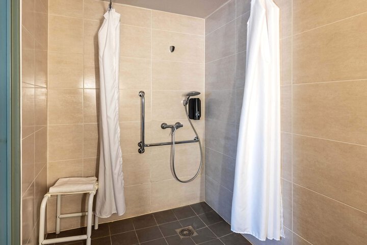 Room 15 of 22