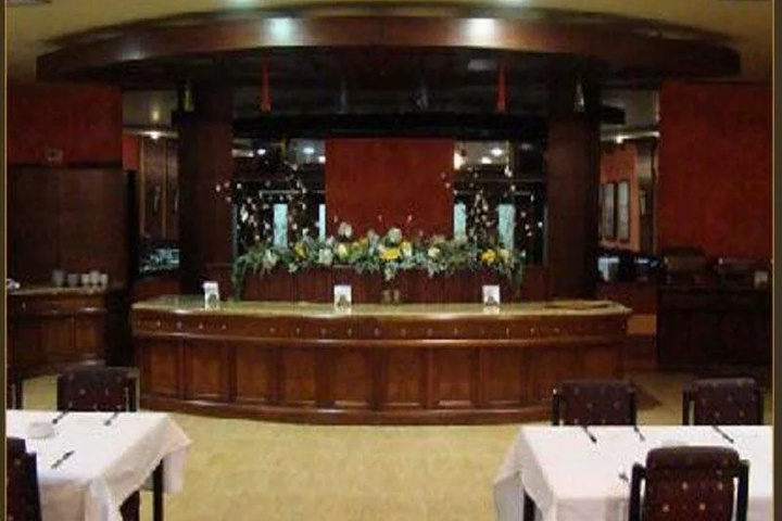 Dining 7 of 8