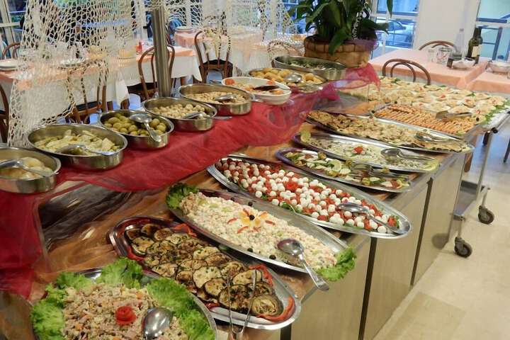 Dining 40 of 57