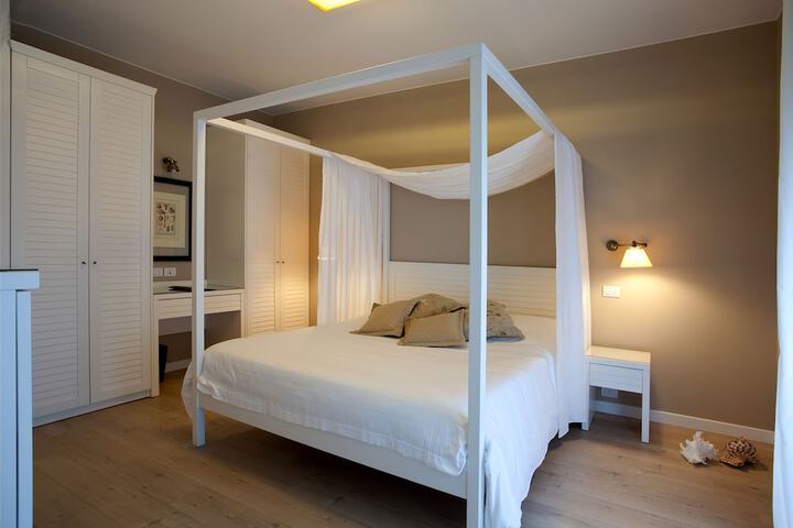 Room 12 of 78