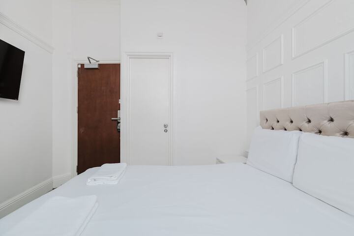 Room 50 of 78