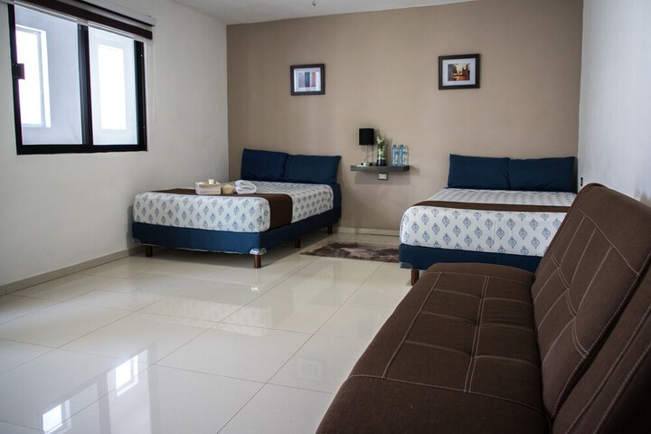 Room 4 of 25