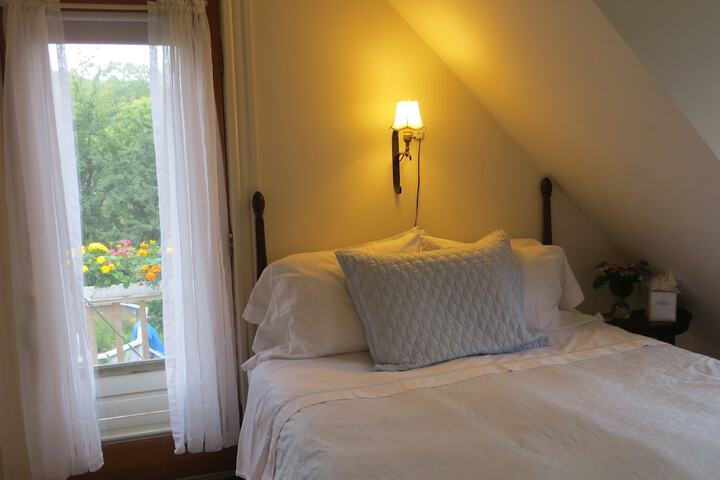 Room 21 of 34
