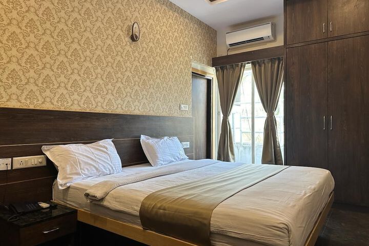 Room 2 of 17