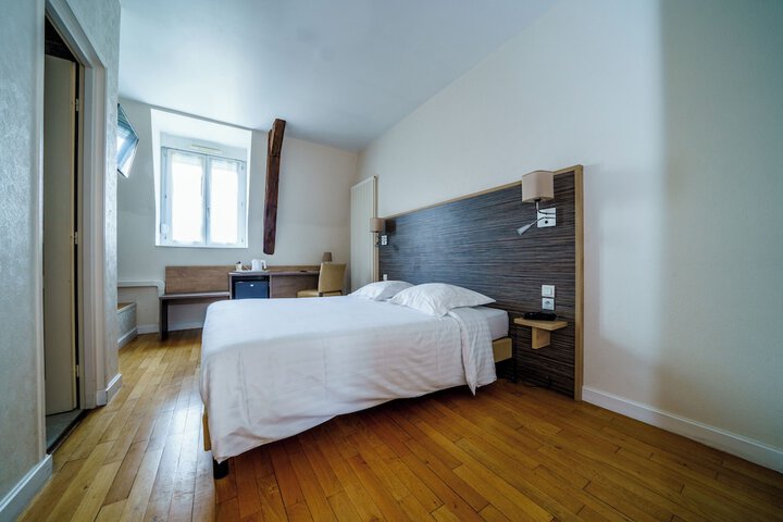 Room 37 of 61