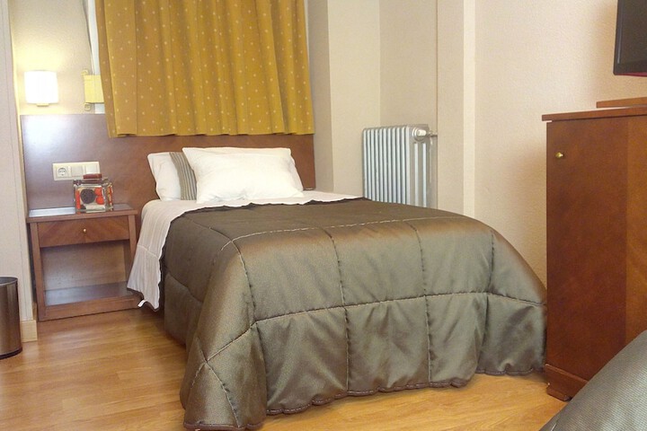 Room 12 of 32