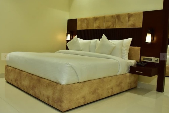 Room 5 of 14