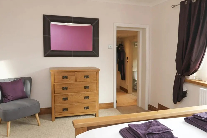 Room 3 of 16