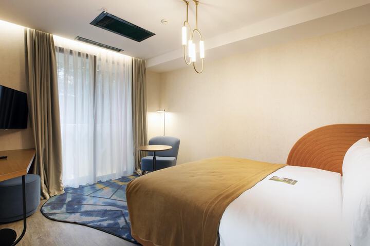 Room 16 of 82