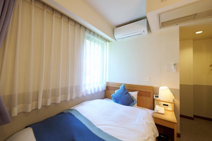 Room 37 of 74