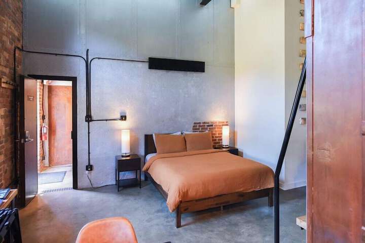 Room 6 of 11