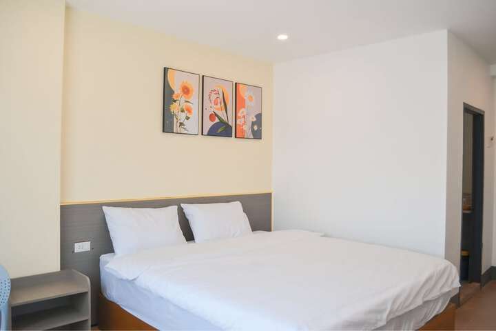Room 8 of 22