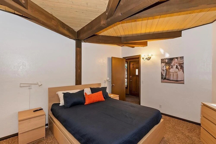 Room 4 of 14