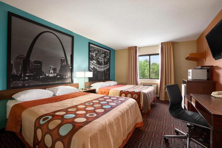 1 Queen Bed Accessible Room (7 of 13)