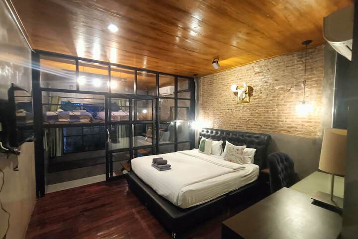 Room 17 of 47