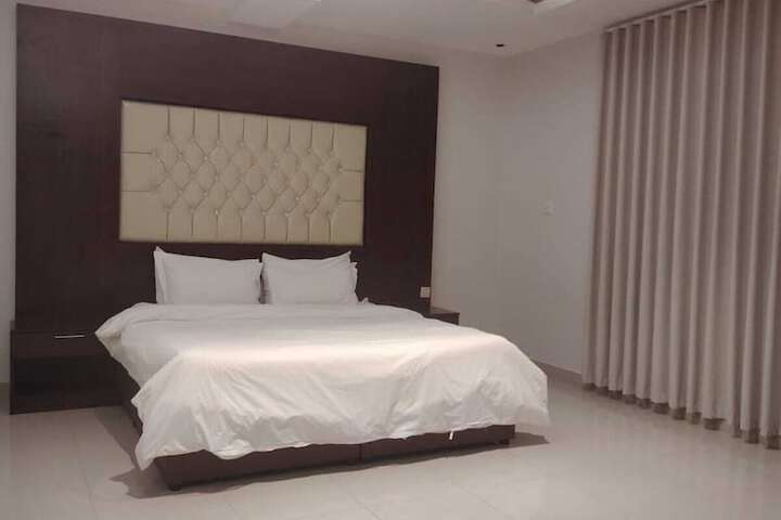 Room 15 of 31