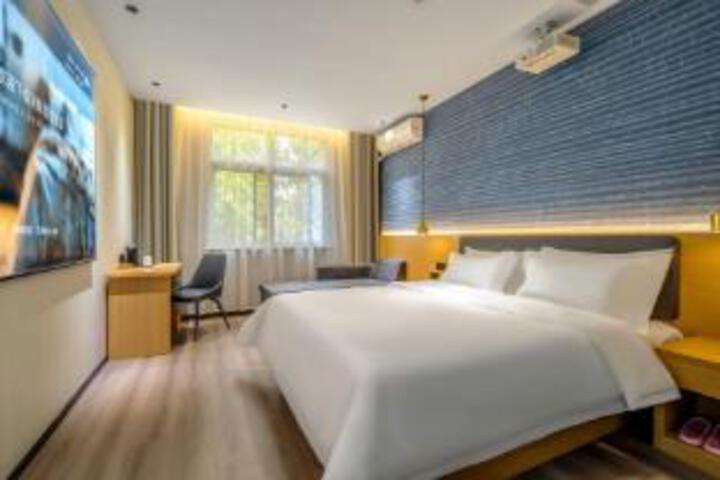 Room 9 of 9