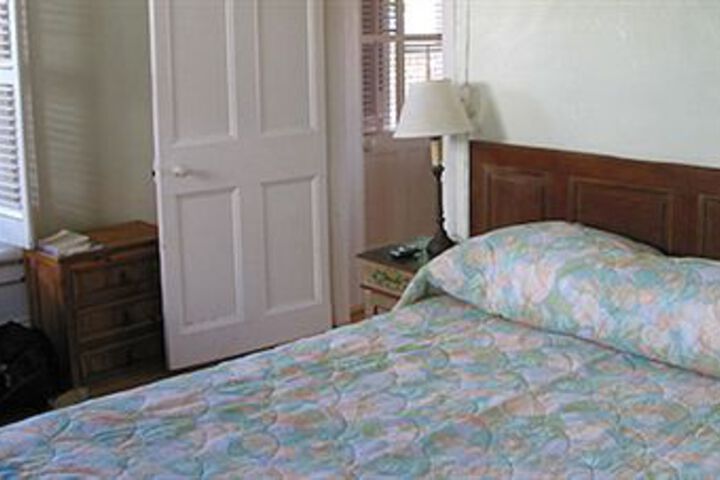 Room 5 of 18