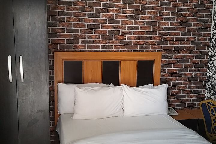 Room 14 of 34