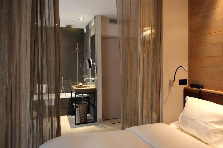 Room 27 of 116