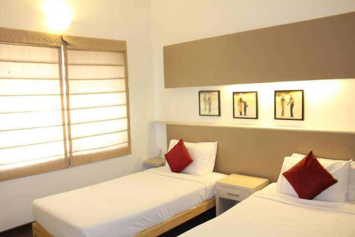 Room 9 of 42