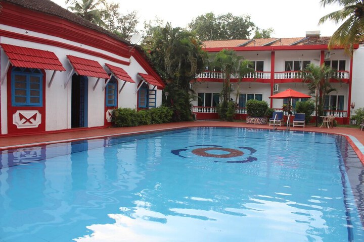 Hotel Pool