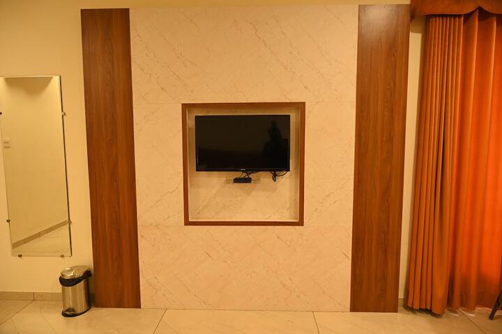 Room 15 of 28