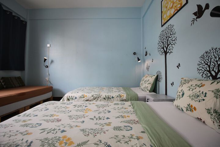 Room 27 of 210