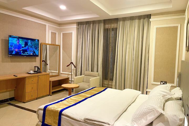 Room 15 of 114