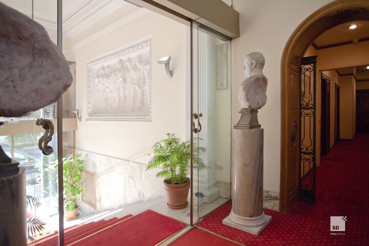 Entrance & Lobby