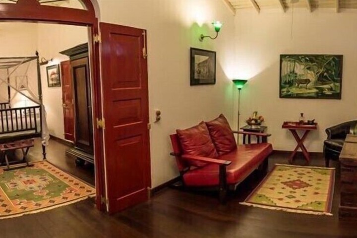 Room 10 of 27