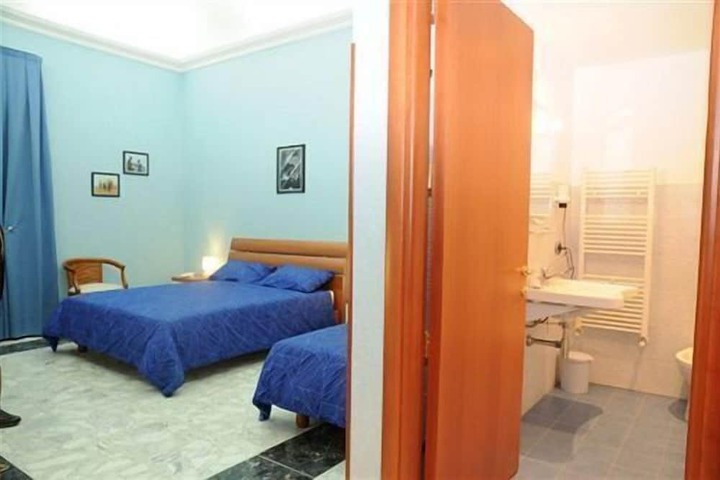 Room 8 of 32