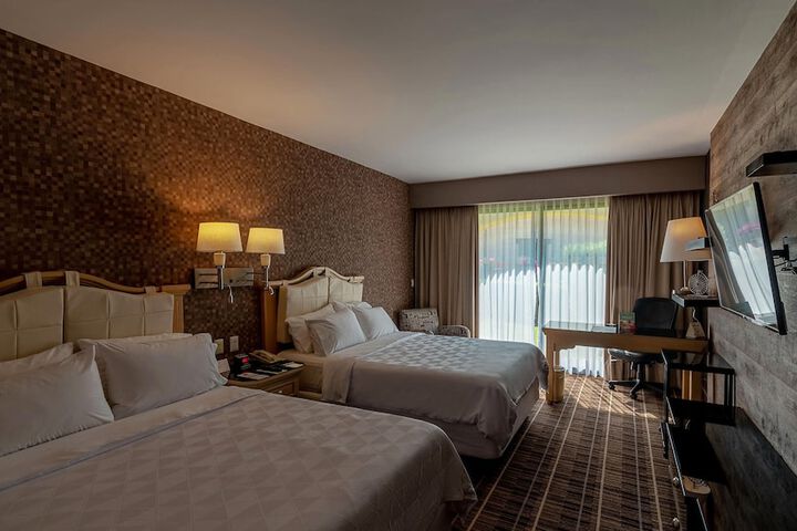 Room 25 of 163