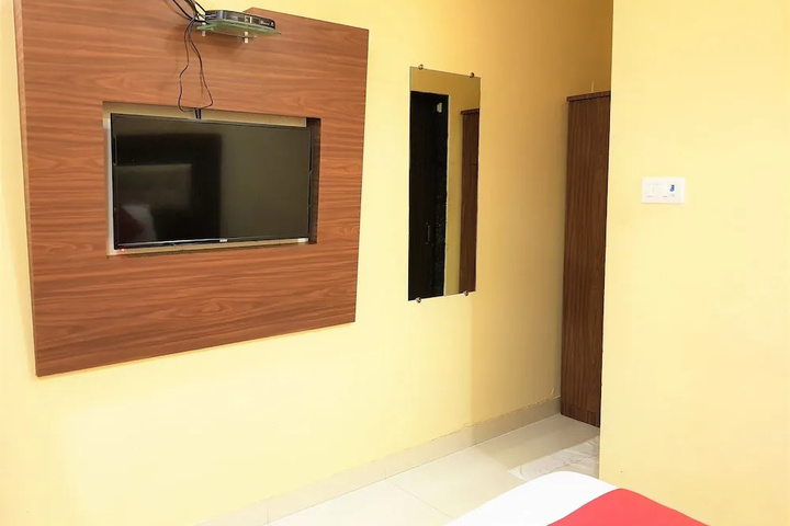 Room 4 of 12