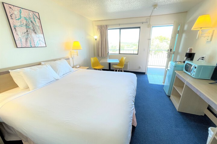 Room 15 of 74