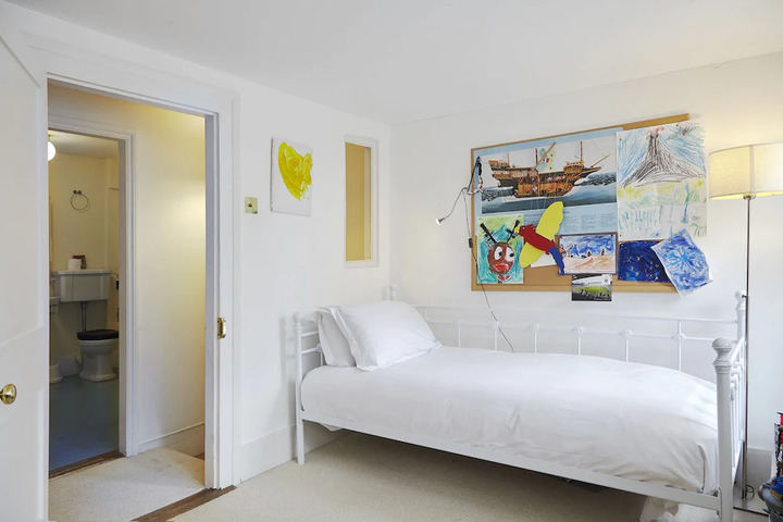 Room 4 of 4