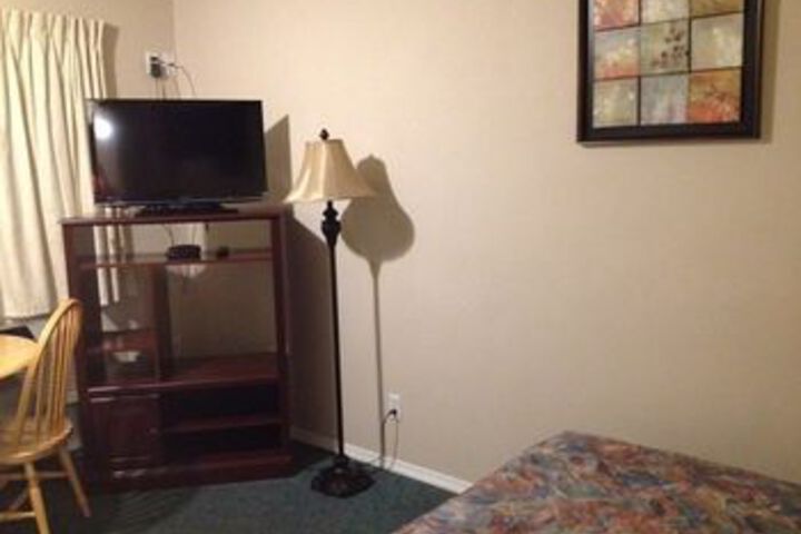 Room 8 of 33