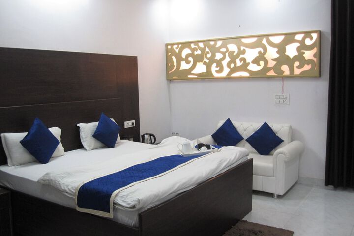 Room 16 of 32