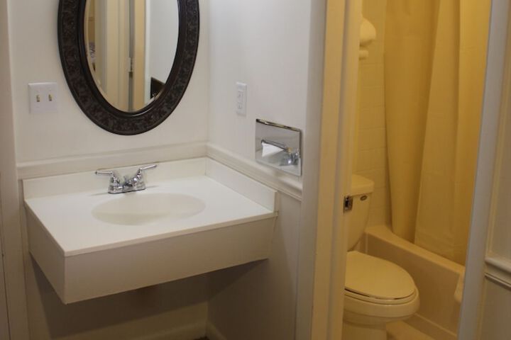 Classic 2 Queen Beds Not Wheelchair Accessible (1 of 14)