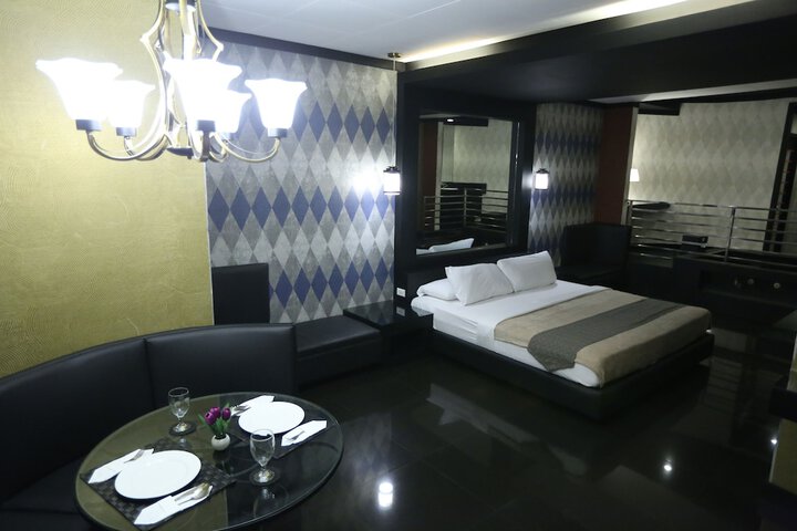 Room 14 of 24