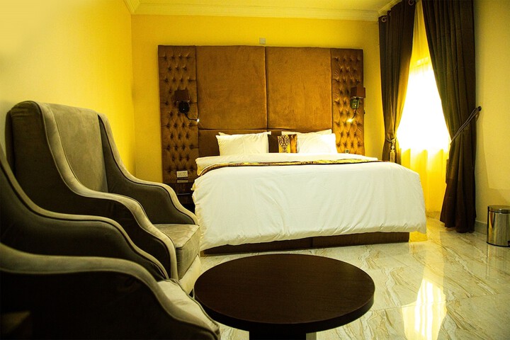 Room 27 of 51