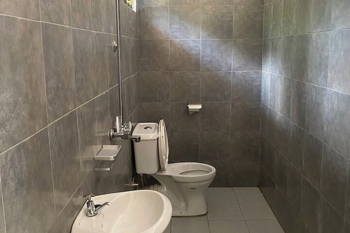 Room 7 of 12