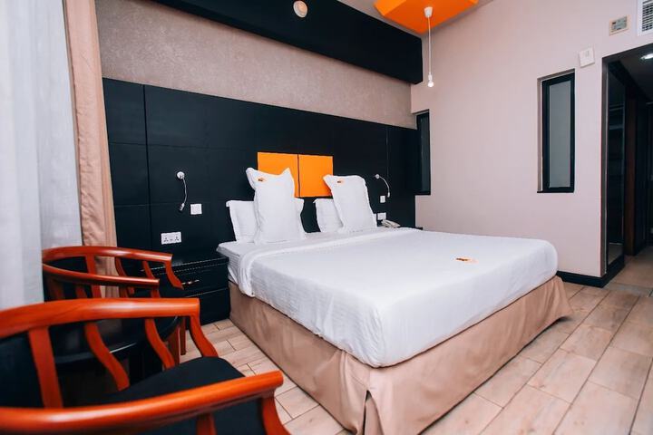 Room 4 of 27