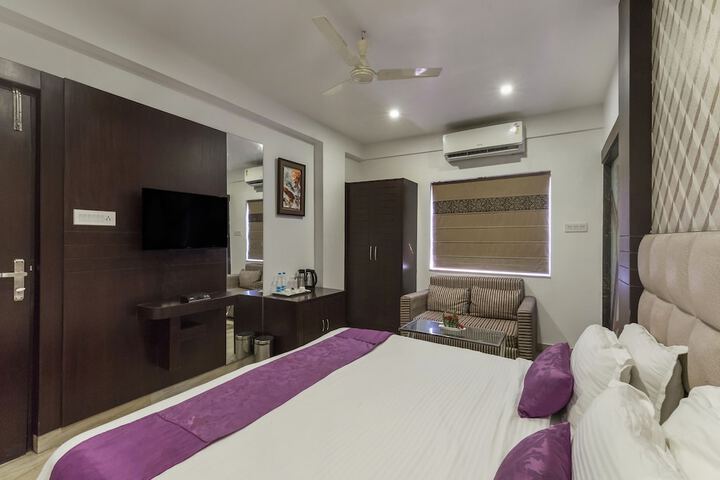 Room 6 of 44