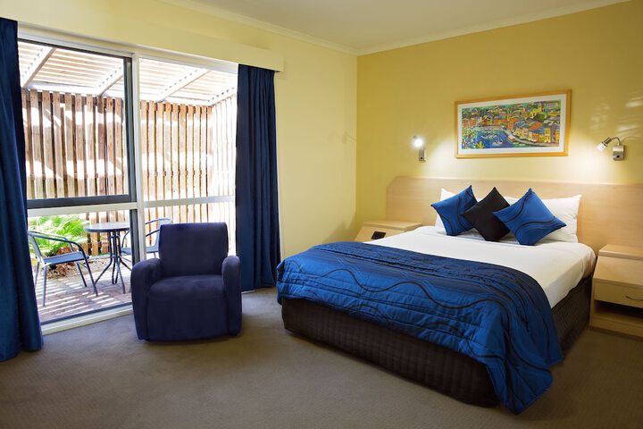 Room 4 of 74