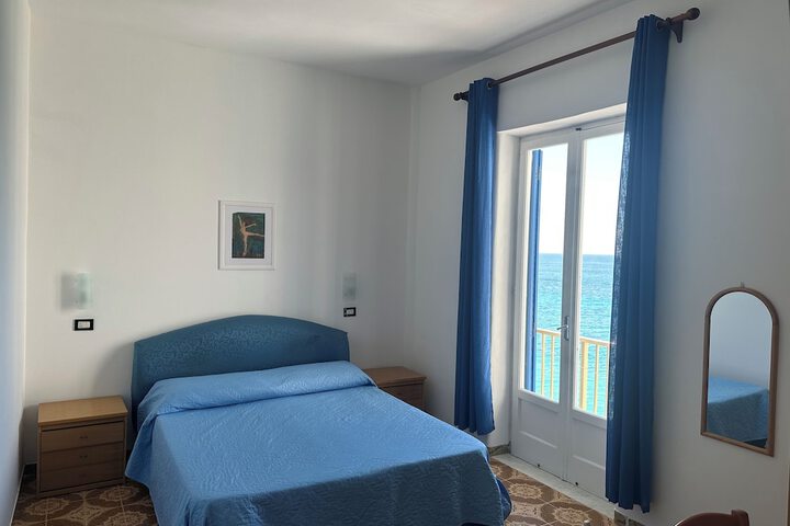 Room 5 of 38