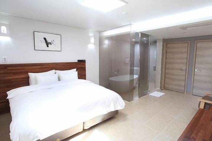 Room 5 of 31